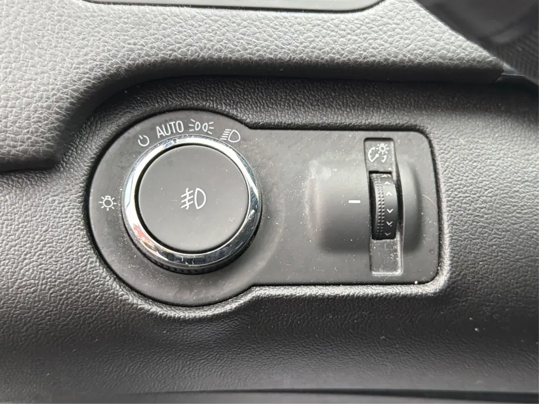 2016 Buick Regal Turbo Premium II (2G4GS5GX7G9) with an 2L I-4 gasoline direct injection engine, located at 8750 N County Rd 25A, Piqua, OH, 45356, (937) 908-9800, 40.164391, -84.232513 - 2016 Buick Regal Turbo Premium II - Photo#17