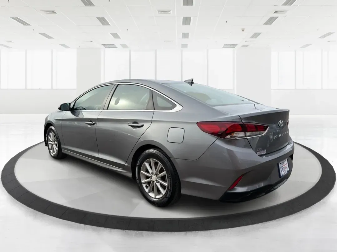 2018 Hyundai Sonata SE (5NPE24AF8JH) with an 2.4L I-4 gasoline direct injection engine, located at 8750 N County Rd 25A, Piqua, OH, 45356, (937) 908-9800, 40.164391, -84.232513 - 2018 Hyundai Sonata SE - Photo#4