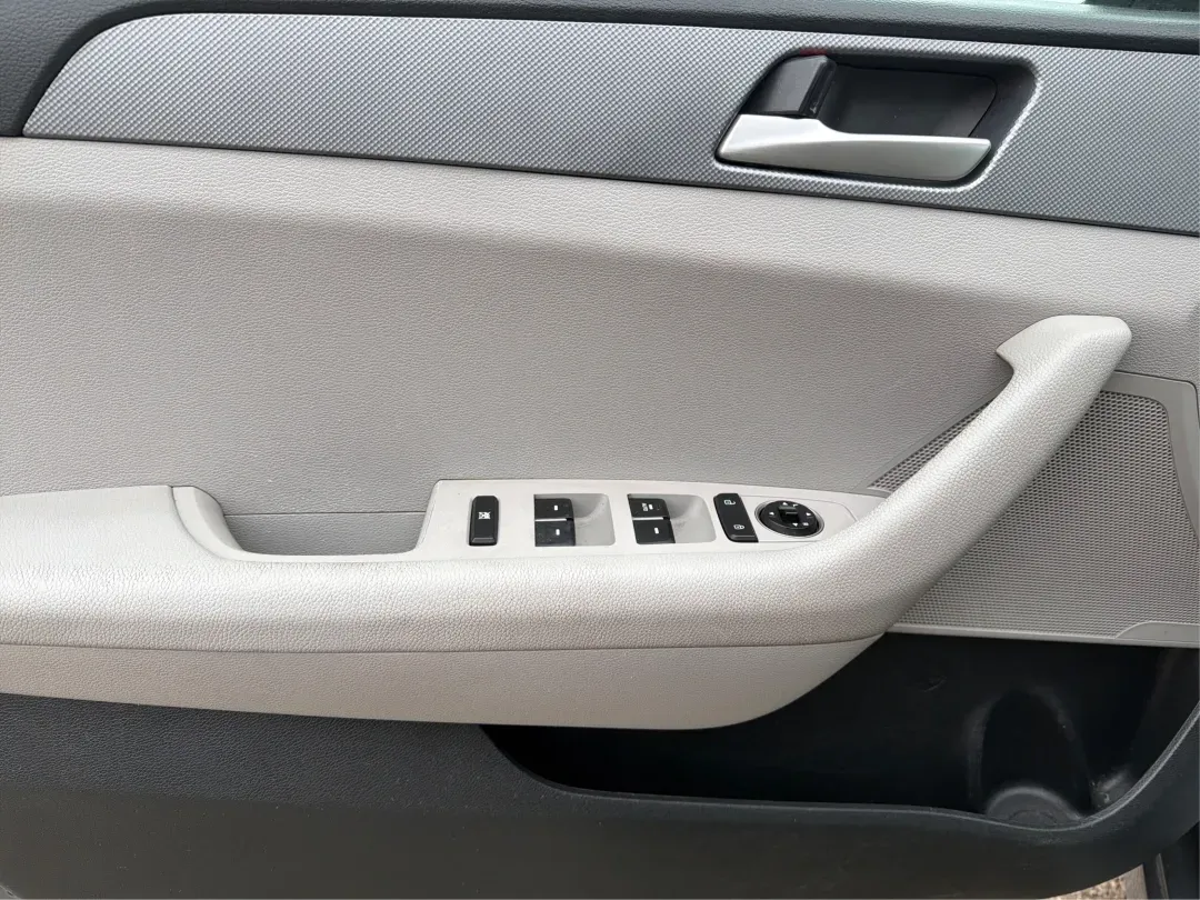 2018 Hyundai Sonata SE (5NPE24AF8JH) with an 2.4L I-4 gasoline direct injection engine, located at 8750 N County Rd 25A, Piqua, OH, 45356, (937) 908-9800, 40.164391, -84.232513 - 2018 Hyundai Sonata SE - Photo#15