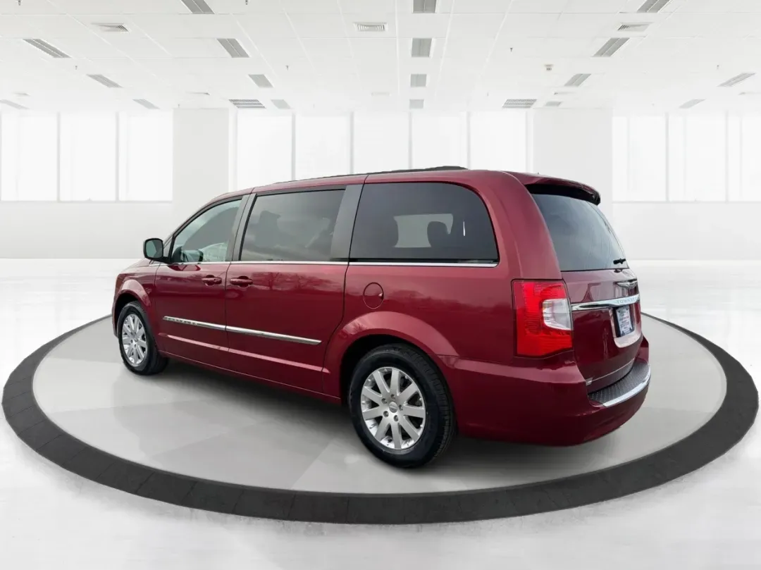 2015 Chrysler Town and Country Touring (2C4RC1BG4FR) with an 3.6L V-6 DOHC engine, located at 8750 N County Rd 25A, Piqua, OH, 45356, (937) 908-9800, 40.164391, -84.232513 - 2015 Chrysler Town and Country Touring - Photo#4