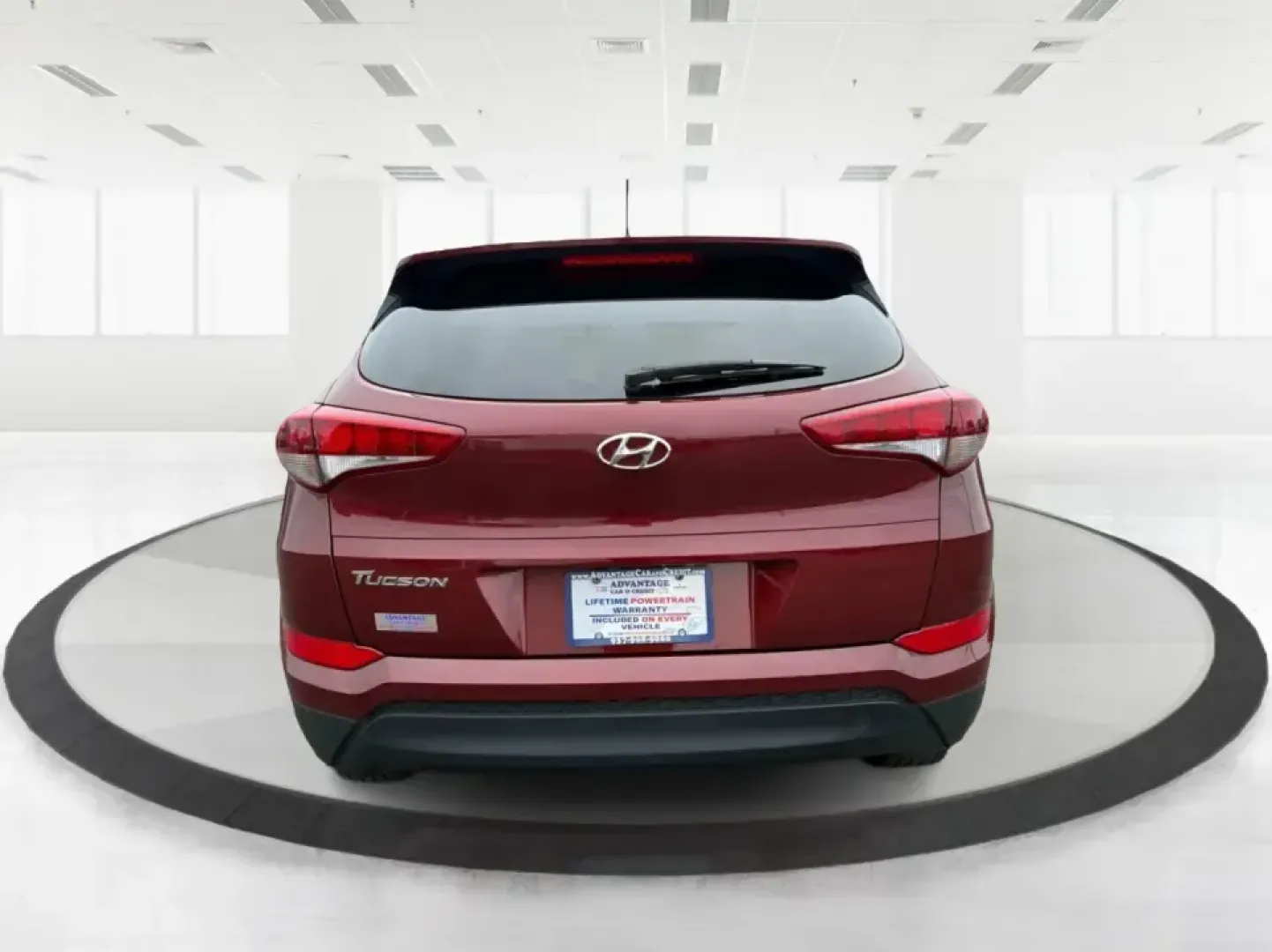 2018 Hyundai Tucson SE (KM8J23A42JU) with an Nu 2L I-4 gasoline direct injection engine, 6A transmission, located at 8750 N County Rd 25A, Piqua, OH, 45356, (937) 908-9800, 40.164391, -84.232513 - **Explore the Open Road with the 2018 Hyundai Tucson at Advantage Car and Credit Piqua, OH**<br /> <br /> Are you ready to elevate your driving experience? Whether you're a growing family in need of extra space, a daily commuter looking for efficiency, or an adventure seeker craving weekend road tr - Photo#3