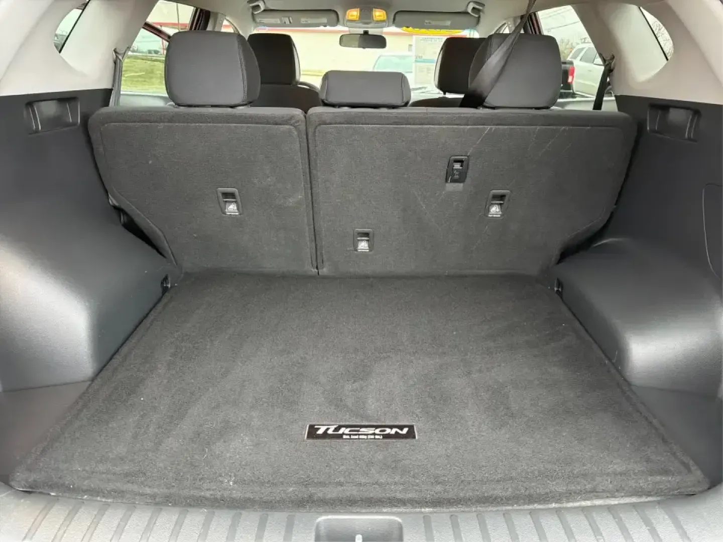 2018 Hyundai Tucson SE (KM8J23A42JU) with an Nu 2L I-4 gasoline direct injection engine, 6A transmission, located at 8750 N County Rd 25A, Piqua, OH, 45356, (937) 908-9800, 40.164391, -84.232513 - **Explore the Open Road with the 2018 Hyundai Tucson at Advantage Car and Credit Piqua, OH**<br /> <br /> Are you ready to elevate your driving experience? Whether you're a growing family in need of extra space, a daily commuter looking for efficiency, or an adventure seeker craving weekend road tr - Photo#12