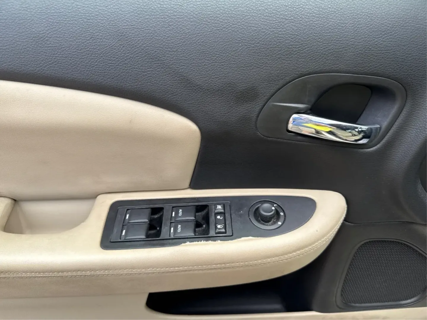 2011 Chrysler 200 Limited (1C3BC2FB0BN) with an Other engine, located at 1184 Kauffman Ave, Fairborn, OH, 45324, (937) 908-9800, 39.807072, -84.030914 - 2011 Chrysler 200 Limited - Photo#19