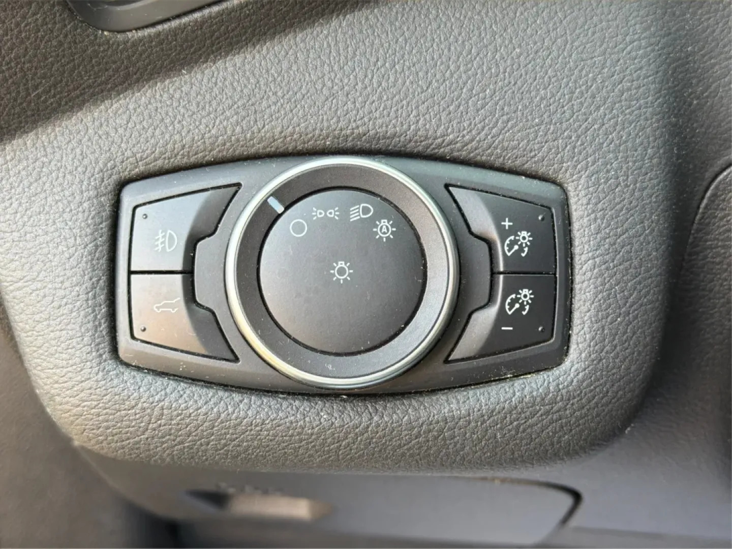 2017 Ford Escape (1FMCU0GD6HU) with an 1.5L L4 DOHC 16V engine, 6-Speed Automatic transmission, located at 4508 South Dixie Dr, Moraine, OH, 45439, (937) 908-9800, 39.689976, -84.218452 - **Explore the Open Road in This 2017 Ford Escape SE Perfect for Your Active Lifestyle!**<br /> <br /> Are you searching for a versatile and stylish SUV that perfectly fits your on-the-go lifestyle? Look no further! The 2017 Ford Escape SE is ideal for families, commuters, or anyone who loves weeken - Photo#17