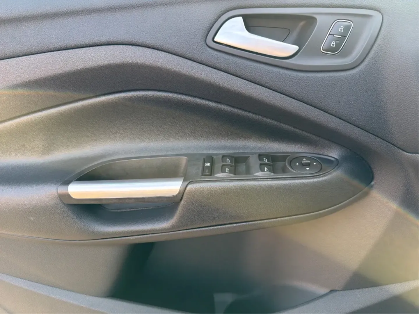 2017 Ford Escape (1FMCU0GD6HU) with an 1.5L L4 DOHC 16V engine, 6-Speed Automatic transmission, located at 4508 South Dixie Dr, Moraine, OH, 45439, (937) 908-9800, 39.689976, -84.218452 - **Explore the Open Road in This 2017 Ford Escape SE Perfect for Your Active Lifestyle!**<br /> <br /> Are you searching for a versatile and stylish SUV that perfectly fits your on-the-go lifestyle? Look no further! The 2017 Ford Escape SE is ideal for families, commuters, or anyone who loves weeken - Photo#19