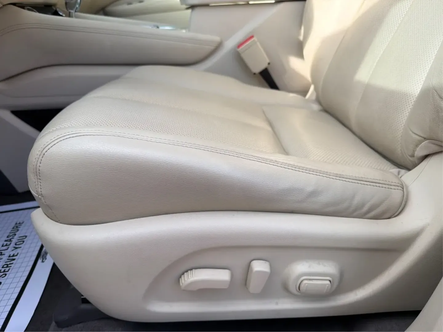 2018 Nissan Murano (5N1AZ2MGXJN) with an 3.5L V-6 DOHC engine, located at 880 E. National Road, Vandalia, OH, 45377, (937) 908-9800, 39.891918, -84.183594 - **Adventure Awaits with the 2018 Nissan Murano Platinum at Advantage Car and Credit - Vandalia!**<br /> <br /> Are you ready to elevate your driving experience while enjoying the perfect blend of style, comfort, and reliability? The 2018 Nissan Murano Platinum is not just a vehicle; it's the key to - Photo#17