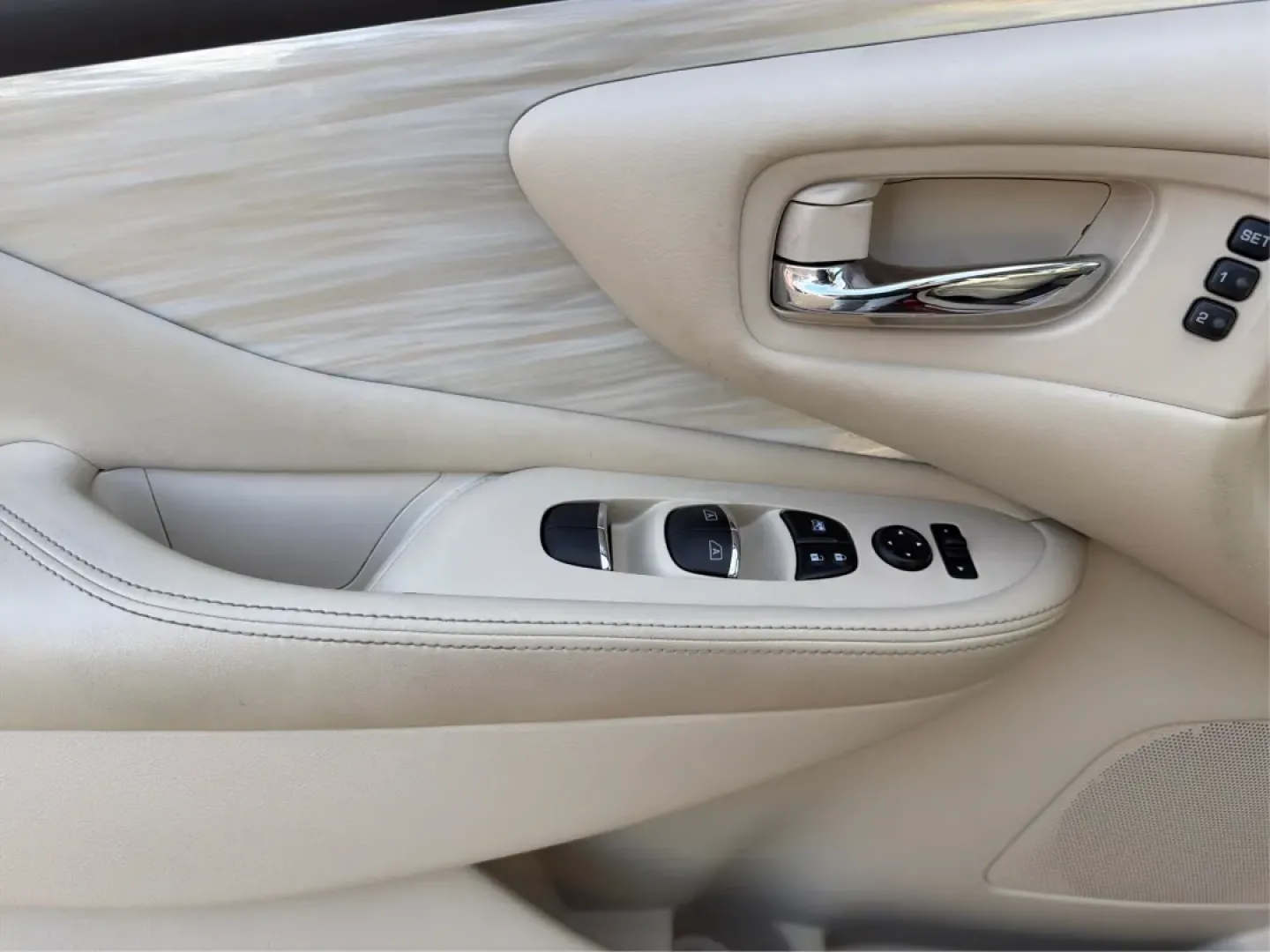 2018 Nissan Murano (5N1AZ2MGXJN) with an 3.5L V-6 DOHC engine, located at 880 E. National Road, Vandalia, OH, 45377, (937) 908-9800, 39.891918, -84.183594 - **Adventure Awaits with the 2018 Nissan Murano Platinum at Advantage Car and Credit - Vandalia!**<br /> <br /> Are you ready to elevate your driving experience while enjoying the perfect blend of style, comfort, and reliability? The 2018 Nissan Murano Platinum is not just a vehicle; it's the key to - Photo#18