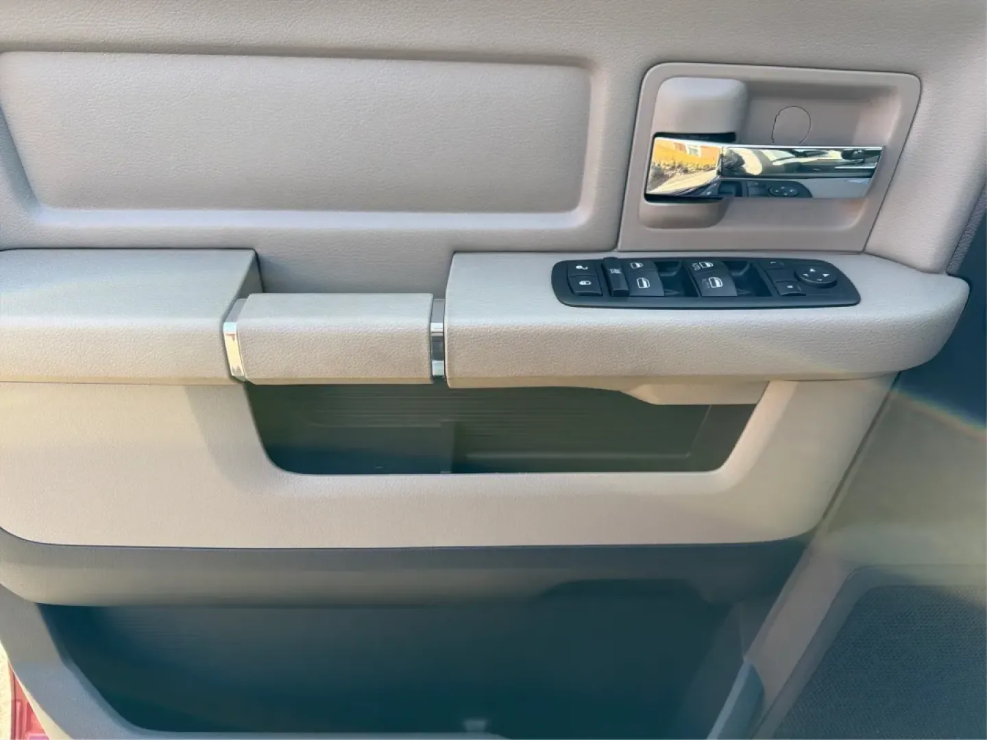 2011 Ram Ram 1500 SLT (1D7RV1GT7BS) with an HEMI 5.7L V-8 variable valve control engine, 5-Speed Automatic transmission, located at 8750 N County Rd 25A, Piqua, OH, 45356, (937) 908-9800, 40.164391, -84.232513 - **Unleash Adventure with the 2011 Ram 1500 SLT at Advantage Car and Credit - Piqua!**<br /> <br /> Are you ready to elevate your driving experience? Whether you're navigating busy city streets, embarking on weekend adventures, or tackling home improvement projects, the 2011 Ram 1500 SLT is the truck - Photo#18