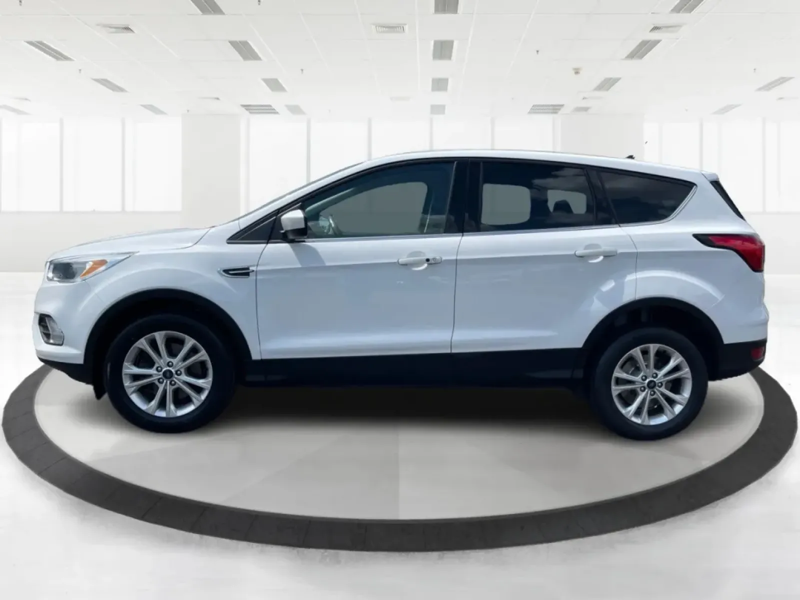 2019 Ford Escape SE (1FMCU9GD2KU) with an Other engine, located at 1951 S Dayton Lakeview Rd., New Carlisle, OH, 45344, (937) 908-9800, 39.890999, -84.050255 - **Discover Your Next Adventure with the 2019 Ford Escape SE at Advantage Car and Credit!**<br /> <br /> Are you ready to elevate your daily drives and weekend adventures? The 2019 Ford Escape SE is designed for those who crave versatility and comfort in their rides, making it an ideal choice for fam - Photo#5