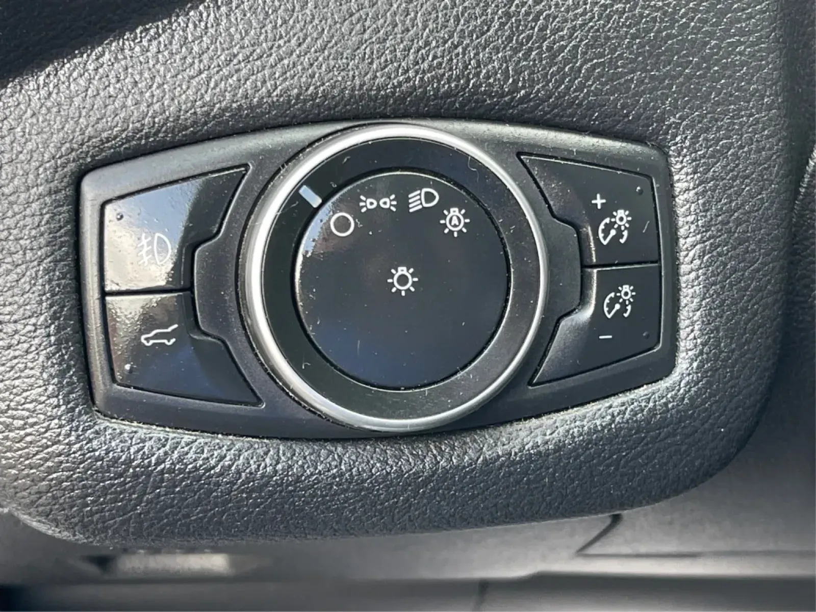 2019 Ford Escape SE (1FMCU9GD2KU) with an Other engine, located at 1951 S Dayton Lakeview Rd., New Carlisle, OH, 45344, (937) 908-9800, 39.890999, -84.050255 - **Discover Your Next Adventure with the 2019 Ford Escape SE at Advantage Car and Credit!**<br /> <br /> Are you ready to elevate your daily drives and weekend adventures? The 2019 Ford Escape SE is designed for those who crave versatility and comfort in their rides, making it an ideal choice for fam - Photo#16