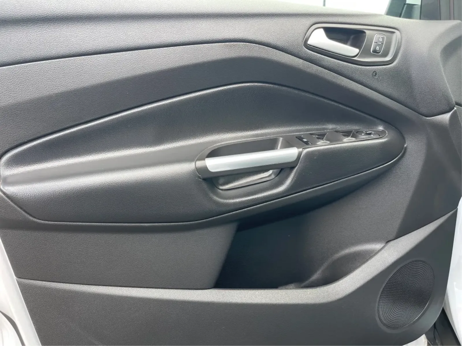2019 Ford Escape SE (1FMCU9GD2KU) with an Other engine, located at 1951 S Dayton Lakeview Rd., New Carlisle, OH, 45344, (937) 908-9800, 39.890999, -84.050255 - **Discover Your Next Adventure with the 2019 Ford Escape SE at Advantage Car and Credit!**<br /> <br /> Are you ready to elevate your daily drives and weekend adventures? The 2019 Ford Escape SE is designed for those who crave versatility and comfort in their rides, making it an ideal choice for fam - Photo#18