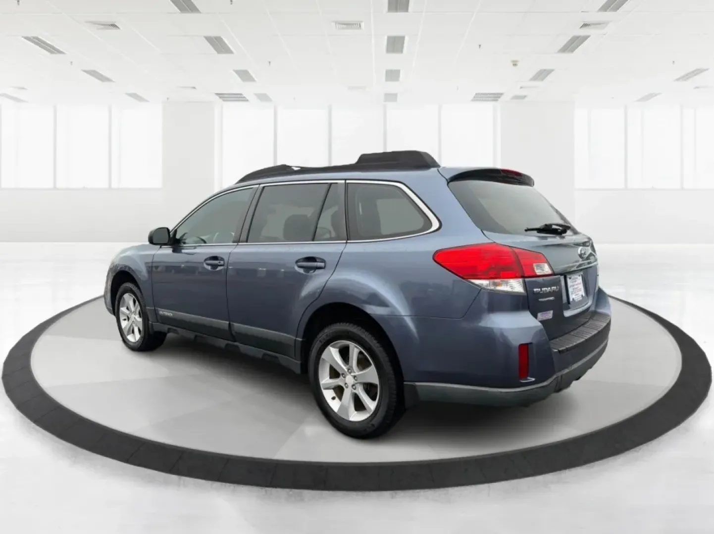 2014 Subaru Outback 2.5i (4S4BRCAC5E3) with an 2.5L H-4 DOHC engine, Continuously Variable Transmission (CVT) transmission, located at 1230 East Main St, Xenia, OH, 45385, (937) 908-9800, 39.688026, -83.910172 - **Adventure Awaits with the 2014 Subaru Outback 2.5i at Advantage Car and Credit - Xenia!**<br /> <br /> Are you ready to elevate your lifestyle with a vehicle designed for both comfort and adventure? The 2014 Subaru Outback 2.5i is your perfect companion for weekend getaways, family road trips, or - Photo#4