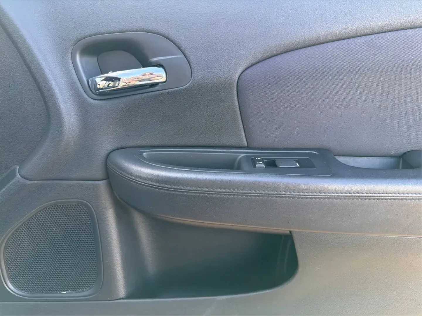 2012 Chrysler 200 Touring (1C3CCBBG2CN) with an 3.6L V6 DOHC 24V FFV engine, 6-Speed Automatic transmission, located at 880 E. National Road, Vandalia, OH, 45377, (937) 908-9800, 39.891918, -84.183594 - Discover the perfect blend of style, comfort, and affordability with the 2012 Chrysler 200 Touring sedan, available now at Advantage Car and Credit in Vandalia, OH. This vehicle is ideal for budget-conscious buyers seeking a reliable ride for daily commutes or weekend adventures. With its sleek Tung - Photo#19