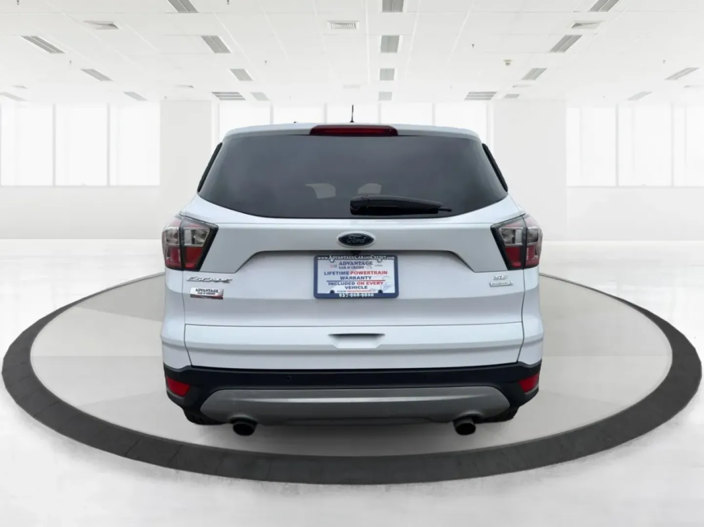 2017 Ford Escape SE (1FMCU0GDXHU) with an 1.5L L4 DOHC 16V engine, 6A transmission, located at 1184 Kauffman Ave, Fairborn, OH, 45324, (937) 908-9800, 39.807072, -84.030914 - ### Discover Your Next Adventure with the 2017 Ford Escape SE at Advantage Car and Credit - Fairborn<br /> <br /> Are you ready to elevate your daily commute or embark on your next weekend adventure? Look no further than the **2017 Ford Escape SE**, now available at **Advantage Car and Credit** in F - Photo#3