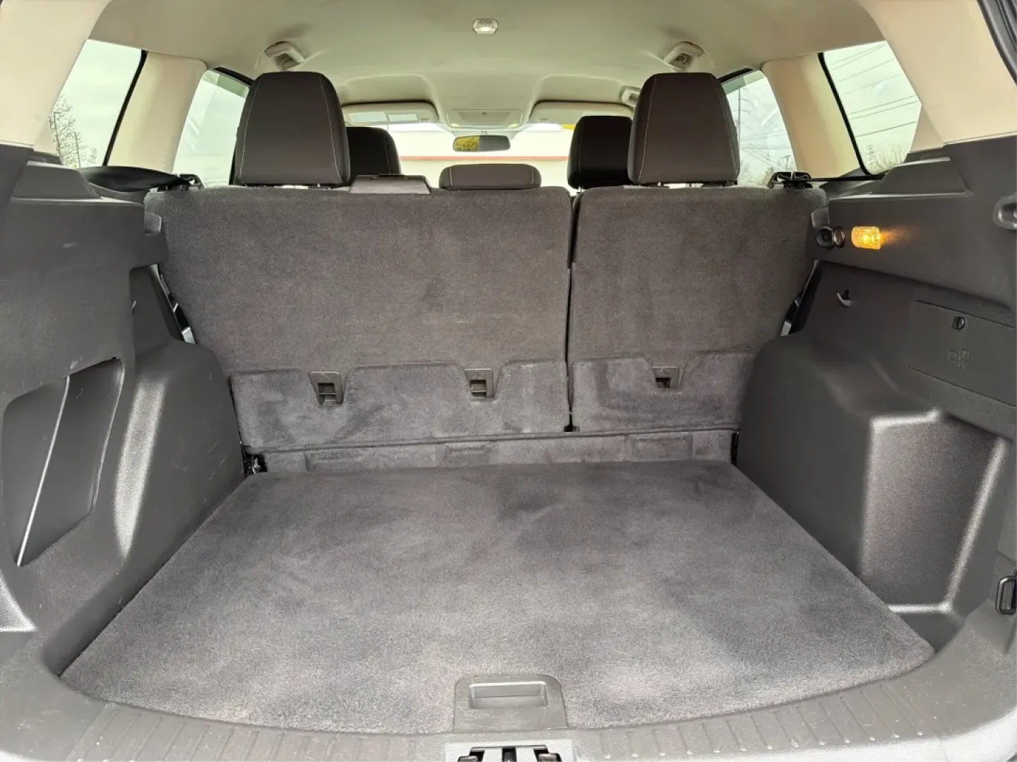 2017 Ford Escape SE (1FMCU0GDXHU) with an 1.5L L4 DOHC 16V engine, 6A transmission, located at 1184 Kauffman Ave, Fairborn, OH, 45324, (937) 908-9800, 39.807072, -84.030914 - ### Discover Your Next Adventure with the 2017 Ford Escape SE at Advantage Car and Credit - Fairborn<br /> <br /> Are you ready to elevate your daily commute or embark on your next weekend adventure? Look no further than the **2017 Ford Escape SE**, now available at **Advantage Car and Credit** in F - Photo#12