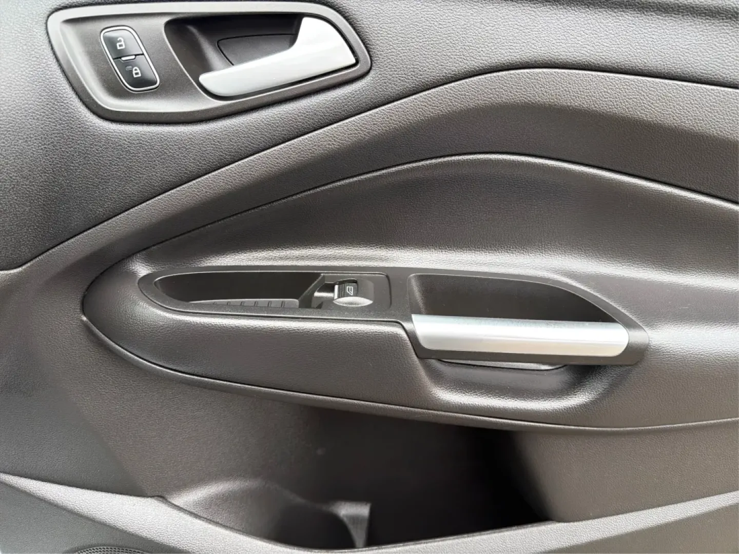 2017 Ford Escape SE (1FMCU0GDXHU) with an 1.5L L4 DOHC 16V engine, 6A transmission, located at 1184 Kauffman Ave, Fairborn, OH, 45324, (937) 908-9800, 39.807072, -84.030914 - ### Discover Your Next Adventure with the 2017 Ford Escape SE at Advantage Car and Credit - Fairborn<br /> <br /> Are you ready to elevate your daily commute or embark on your next weekend adventure? Look no further than the **2017 Ford Escape SE**, now available at **Advantage Car and Credit** in F - Photo#20