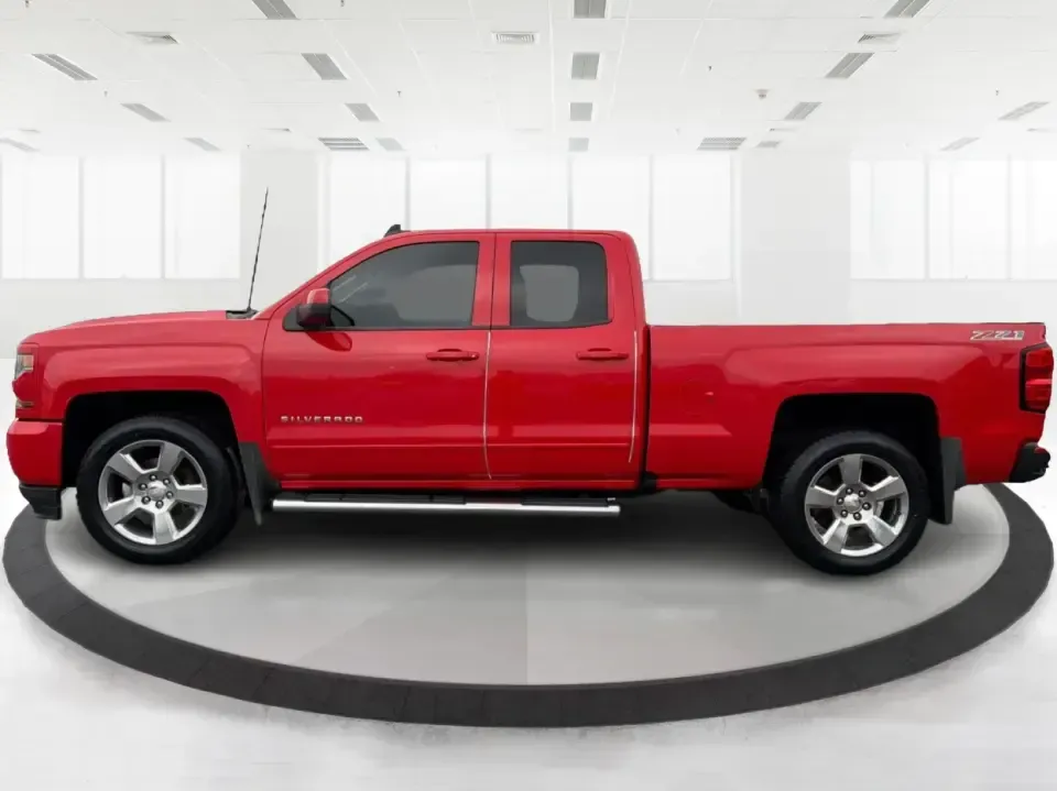 2017 Chevrolet Silverado 1500 2LT (1GCVKREC2HZ) with an EcoTec3 4.3L V-6 gasoline direct injection engine, 6A transmission, located at 1184 Kauffman Ave, Fairborn, OH, 45324, (937) 908-9800, 39.807072, -84.030914 - **Unleash Adventure with the 2017 Chevrolet Silverado 1500 at Advantage Car and Credit Moraine, OH!**<br /> <br /> Are you ready to conquer your daily commute or embark on thrilling weekend adventures? The 2017 Chevrolet Silverado 1500 is more than just a truck; it's a lifestyle choice perfect for - Photo#5