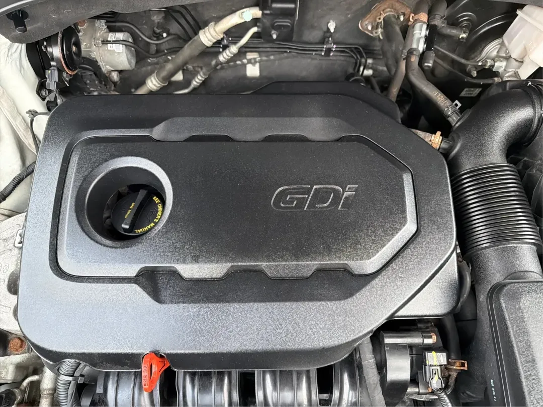 2017 Hyundai Santa Fe 2.4L (5NMZTDLB2HH) with an Theta II 2.4L I-4 gasoline direct injection engine, located at 1951 S Dayton Lakeview Rd., New Carlisle, OH, 45344, (937) 908-9800, 39.890999, -84.050255 - **Elevate Your Family Adventures with the 2017 Hyundai Santa Fe at Advantage Car and Credit!**<br /> <br /> Are you searching for the perfect vehicle to accommodate your growing family or to enhance your weekend getaways? Look no further! The 2017 Hyundai Santa Fe is a versatile and spacious SUV des - Photo#11