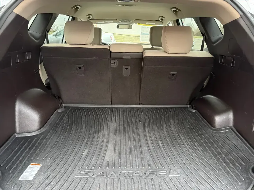 2017 Hyundai Santa Fe 2.4L (5NMZTDLB2HH) with an Theta II 2.4L I-4 gasoline direct injection engine, 6A transmission, located at 1951 S Dayton Lakeview Rd., New Carlisle, OH, 45344, (937) 908-9800, 39.890999, -84.050255 - **Elevate Your Family Adventures with the 2017 Hyundai Santa Fe at Advantage Car and Credit!**<br /> <br /> Are you searching for the perfect vehicle to accommodate your growing family or to enhance your weekend getaways? Look no further! The 2017 Hyundai Santa Fe is a versatile and spacious SUV des - Photo#12