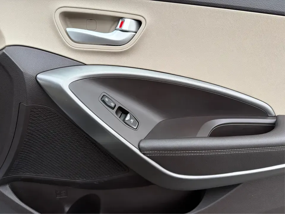 2017 Hyundai Santa Fe 2.4L (5NMZTDLB2HH) with an Theta II 2.4L I-4 gasoline direct injection engine, 6A transmission, located at 4508 South Dixie Dr, Moraine, OH, 45439, (937) 908-9800, 39.689976, -84.218452 - **Elevate Your Family Adventures with the 2017 Hyundai Santa Fe at Advantage Car and Credit!**<br /> <br /> Are you searching for the perfect vehicle to accommodate your growing family or to enhance your weekend getaways? Look no further! The 2017 Hyundai Santa Fe is a versatile and spacious SUV des - Photo#18