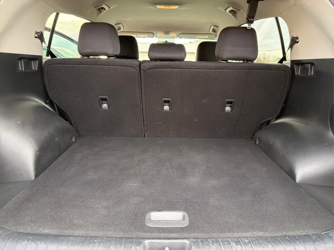 2017 Kia Sportage LX (KNDPMCAC2H7) with an Theta II 2.4L I-4 gasoline direct injection engine, located at 401 Woodman Dr, Riverside, OH, 45431, (937) 908-9800, 39.760899, -84.123421 - **Adventure Awaits with the 2017 Kia Sportage LX at Advantage Car and Credit - Riverside!**<br /> <br /> Are you looking for a versatile crossover that seamlessly fits into your active lifestyle? The 2017 Kia Sportage LX is your ticket to weekend adventures, family road trips, and daily commutes. Wi - Photo#11