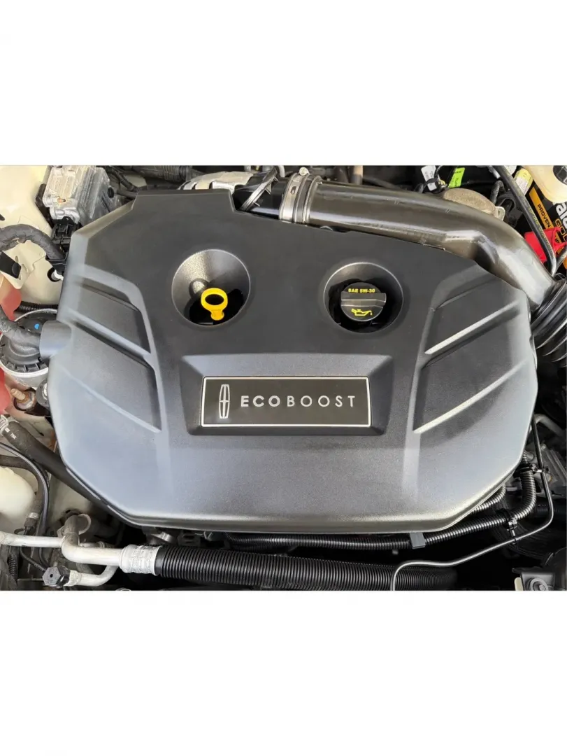 2016 Lincoln MKZ Base (3LN6L2G96GR) with an 2.0L L4 DOHC 16V engine, 6A transmission, located at 880 E. National Road, Vandalia, OH, 45377, (937) 908-9800, 39.891918, -84.183594 - **Elevate Your Commuting Experience with the 2016 Lincoln MKZ at Advantage Car and Credit - Vandalia!**<br /> <br /> Are you ready to transform your daily commute into a luxurious experience? The 2016 Lincoln MKZ is the perfect blend of sophistication and performance, ideal for those who refuse to c - Photo#11