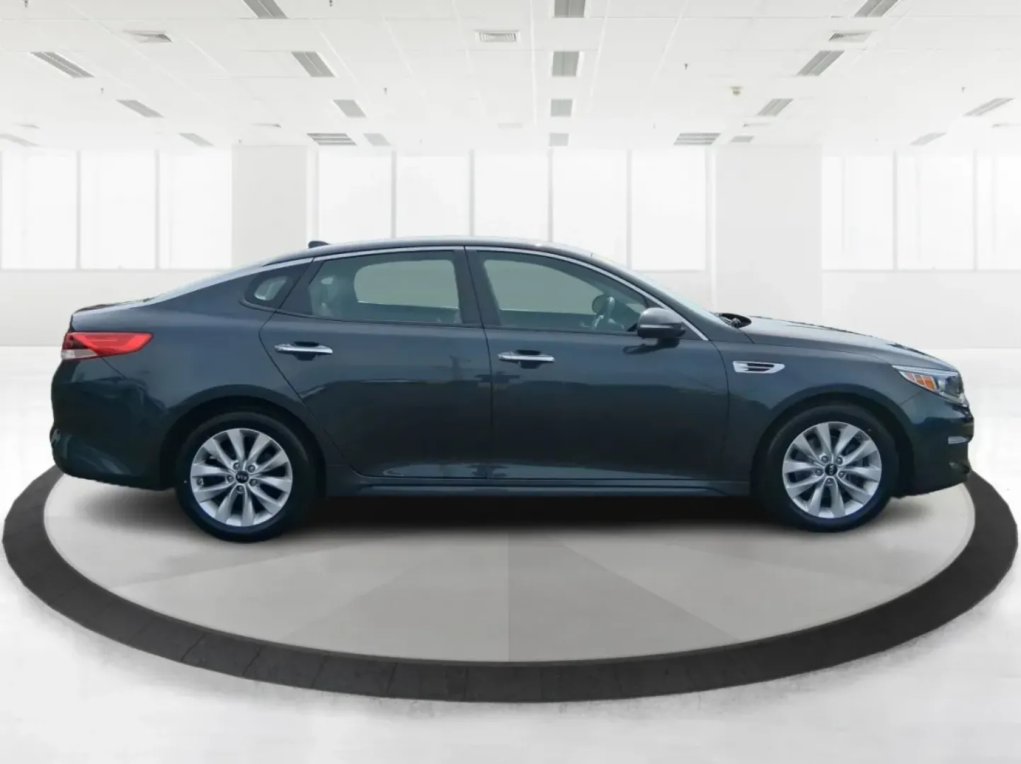 2016 Kia Optima LX (5XXGT4L36GG) with an Theta II 2.4L I-4 gasoline direct injection engine, located at 1184 Kauffman Ave, Fairborn, OH, 45324, (937) 908-9800, 39.807072, -84.030914 - Discover an exceptional driving experience with the 2016 Kia Optima LX, available now at Advantage Car and Credit in New Carlisle, OH. This sedan is not just a mode of transportation; it's an enhancement to your lifestyle, whether you're commuting to work, running errands, or embarking on weekend ad - Photo#1