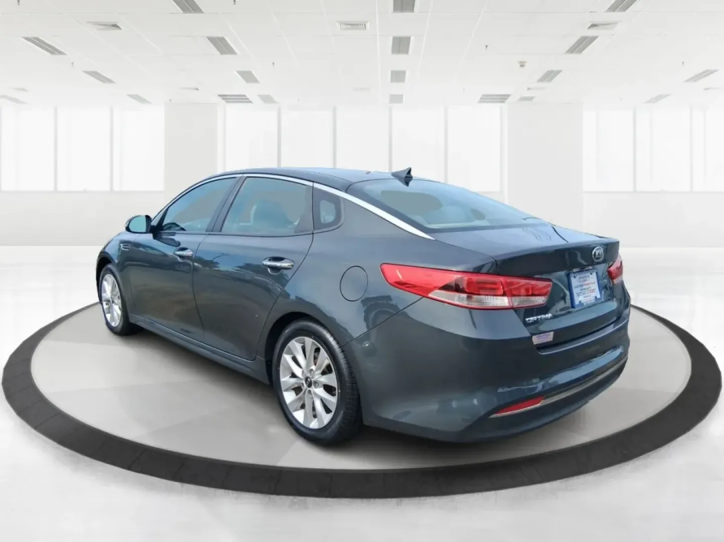 2016 Kia Optima LX (5XXGT4L36GG) with an Theta II 2.4L I-4 gasoline direct injection engine, located at 1184 Kauffman Ave, Fairborn, OH, 45324, (937) 908-9800, 39.807072, -84.030914 - Discover an exceptional driving experience with the 2016 Kia Optima LX, available now at Advantage Car and Credit in New Carlisle, OH. This sedan is not just a mode of transportation; it's an enhancement to your lifestyle, whether you're commuting to work, running errands, or embarking on weekend ad - Photo#4