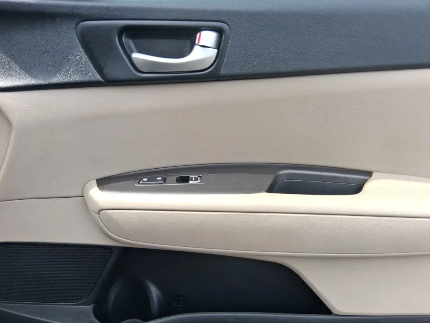 2016 Kia Optima LX (5XXGT4L36GG) with an Theta II 2.4L I-4 gasoline direct injection engine, located at 1184 Kauffman Ave, Fairborn, OH, 45324, (937) 908-9800, 39.807072, -84.030914 - Discover an exceptional driving experience with the 2016 Kia Optima LX, available now at Advantage Car and Credit in New Carlisle, OH. This sedan is not just a mode of transportation; it's an enhancement to your lifestyle, whether you're commuting to work, running errands, or embarking on weekend ad - Photo#18