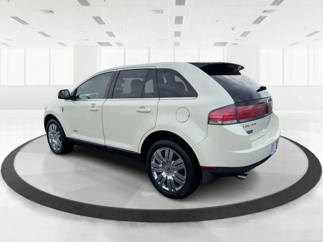 2008 Lincoln MKX Base (2LMDU88CX8B) with an Other engine, located at 1184 Kauffman Ave, Fairborn, OH, 45324, (937) 908-9800, 39.807072, -84.030914 - **Discover Luxury and Comfort with the 2008 Lincoln MKX at Advantage Car and Credit in Fairborn, OH!**<br /> <br /> Are you in the market for a vehicle that seamlessly combines elegance, comfort, and reliability? Look no further than the stunning 2008 Lincoln MKX available at Advantage Car and Credi - Photo#4
