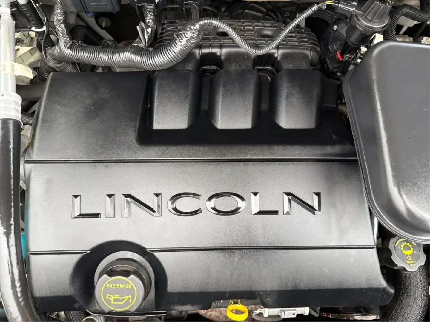 2008 Lincoln MKX Base (2LMDU88CX8B) with an Other engine, located at 1184 Kauffman Ave, Fairborn, OH, 45324, (937) 908-9800, 39.807072, -84.030914 - **Discover Luxury and Comfort with the 2008 Lincoln MKX at Advantage Car and Credit in Fairborn, OH!**<br /> <br /> Are you in the market for a vehicle that seamlessly combines elegance, comfort, and reliability? Look no further than the stunning 2008 Lincoln MKX available at Advantage Car and Credi - Photo#10
