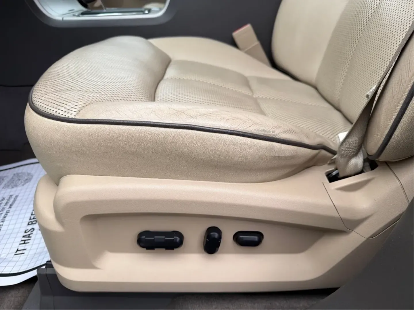 2008 Lincoln MKX Base (2LMDU88CX8B) with an Other engine, located at 1184 Kauffman Ave, Fairborn, OH, 45324, (937) 908-9800, 39.807072, -84.030914 - **Discover Luxury and Comfort with the 2008 Lincoln MKX at Advantage Car and Credit in Fairborn, OH!**<br /> <br /> Are you in the market for a vehicle that seamlessly combines elegance, comfort, and reliability? Look no further than the stunning 2008 Lincoln MKX available at Advantage Car and Credi - Photo#16