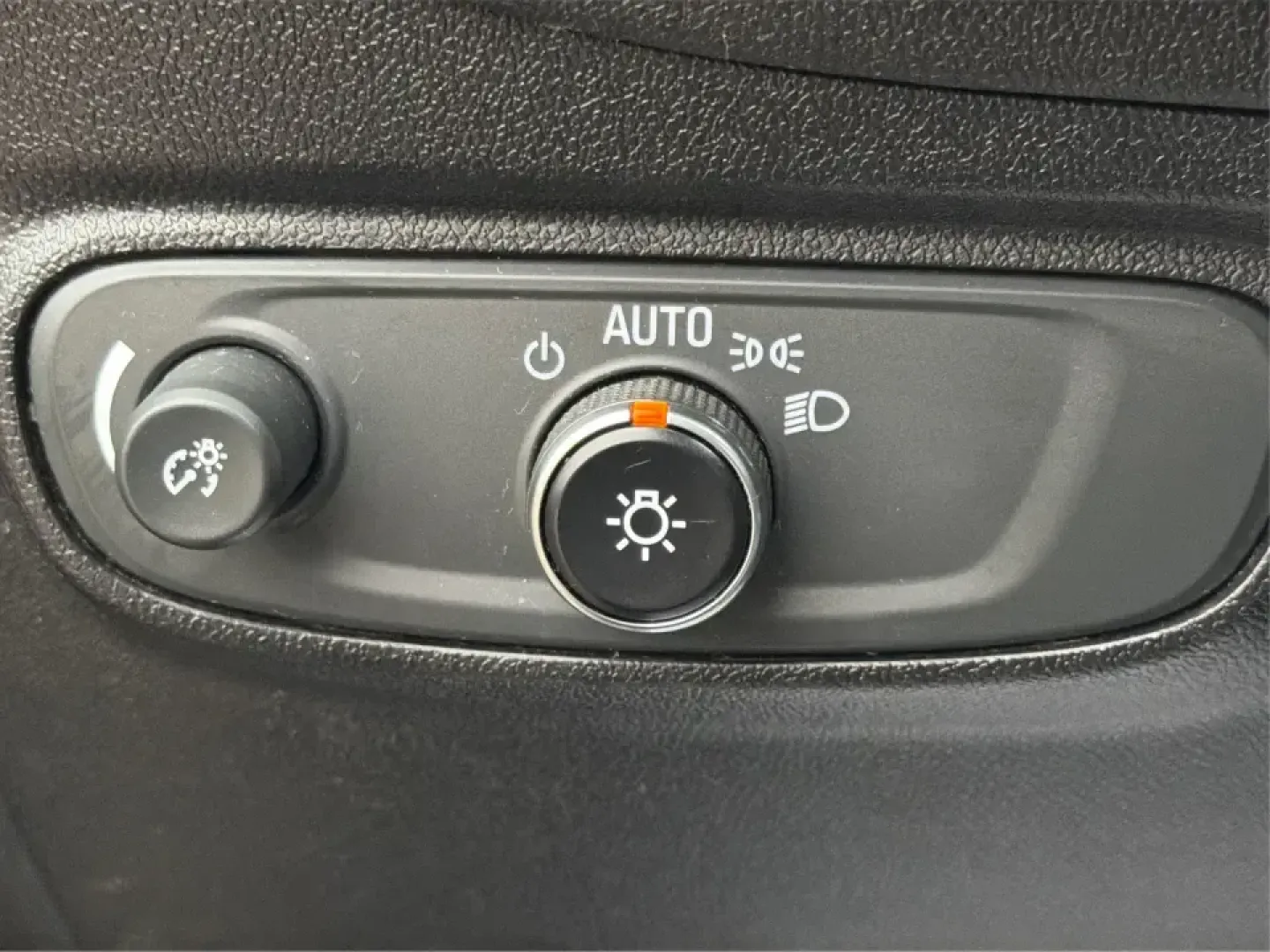 2019 Chevrolet Equinox LS (3GNAXHEV9KL) with an 1.5L I-4 gasoline direct injection engine, 6A transmission, located at 8750 N County Rd 25A, Piqua, OH, 45356, (937) 908-9800, 40.164391, -84.232513 - **Embrace Adventure with the 2019 Chevrolet Equinox LS Perfect for Your Family Road Trips!**<br /> <br /> Are you ready to elevate your family adventures with a vehicle that combines comfort, style, and reliability? Look no further than the stunning 2019 Chevrolet Equinox LS, available now at Advan - Photo#17