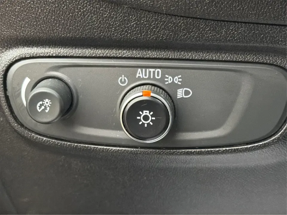 2019 Chevrolet Equinox LS (3GNAXHEV9KL) with an 1.5L I-4 gasoline direct injection engine, 6A transmission, located at 8750 N County Rd 25A, Piqua, OH, 45356, (937) 908-9800, 40.164391, -84.232513 - **Embrace Adventure with the 2019 Chevrolet Equinox LS Perfect for Your Family Road Trips!**<br /> <br /> Are you ready to elevate your family adventures with a vehicle that combines comfort, style, and reliability? Look no further than the stunning 2019 Chevrolet Equinox LS, available now at Advan - Photo#17