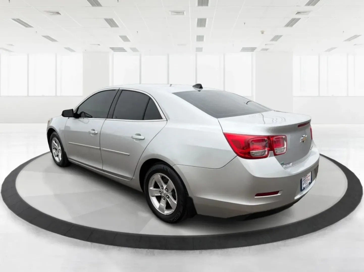 2014 Chevrolet Malibu 1LS (1G11B5SL5EU) with an ECOTEC 2.5L I-4 gasoline direct injection engine, located at 4508 South Dixie Dr, Moraine, OH, 45439, (937) 908-9800, 39.689976, -84.218452 - Experience the perfect blend of comfort, style, and reliability with the 2014 Chevrolet Malibu 1LS, available now at Advantage Car and Credit Moraine! Whether you're commuting to work, running errands, or planning a weekend getaway, this sleek sedan is designed to enhance your driving experience wh - Photo#4