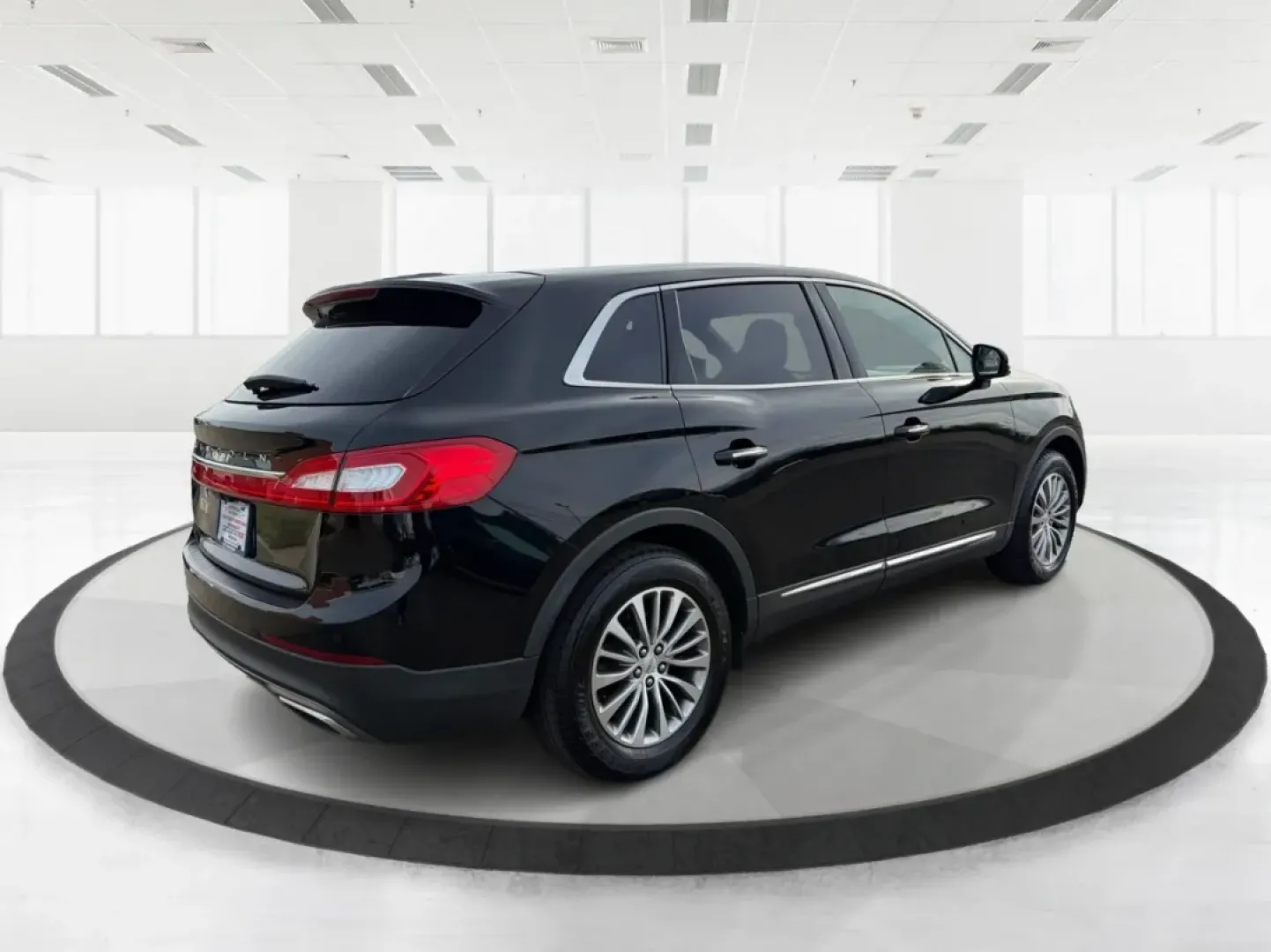 2017 Lincoln MKX Select (2LMPJ6KR7HB) with an 3.7L V6 DOHC 24V engine, 6A transmission, located at 8750 N County Rd 25A, Piqua, OH, 45356, (937) 908-9800, 40.164391, -84.232513 - **Elevate Your Family Adventures with the 2017 Lincoln MKX at Advantage Car and Credit!**<br /> <br /> Are you ready to transform your daily drive into a luxurious experience? The 2017 Lincoln MKX, available now at Advantage Car and Credit in New Carlisle, OH, is the perfect SUV for families and com - Photo#2