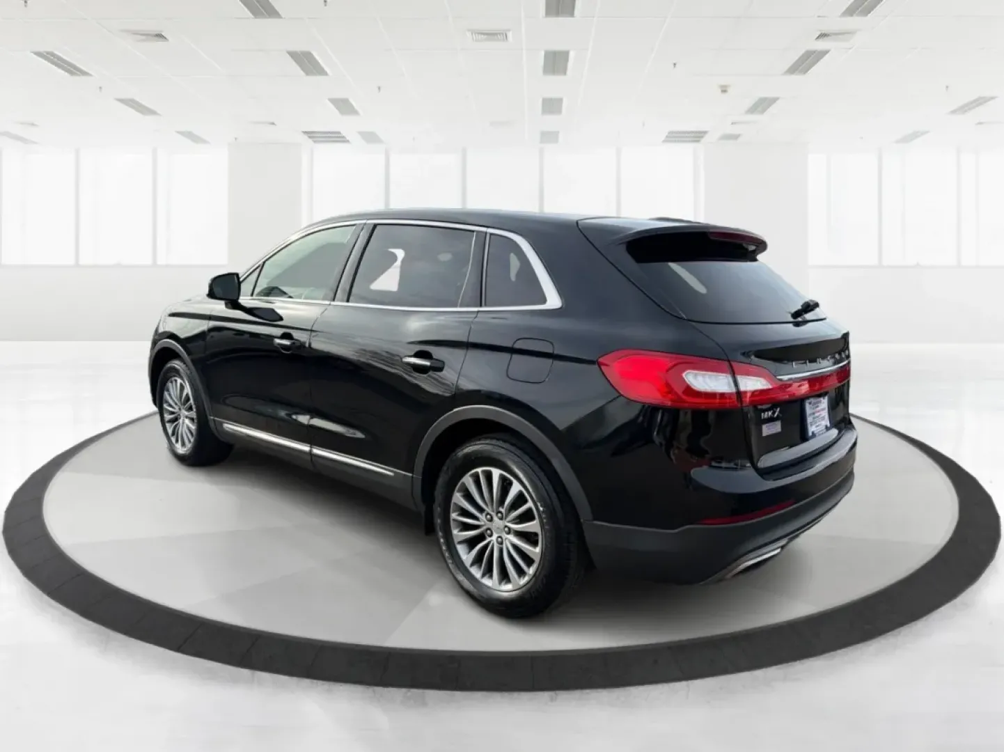 2017 Lincoln MKX Select (2LMPJ6KR7HB) with an 3.7L V6 DOHC 24V engine, 6A transmission, located at 8750 N County Rd 25A, Piqua, OH, 45356, (937) 908-9800, 40.164391, -84.232513 - **Elevate Your Family Adventures with the 2017 Lincoln MKX at Advantage Car and Credit!**<br /> <br /> Are you ready to transform your daily drive into a luxurious experience? The 2017 Lincoln MKX, available now at Advantage Car and Credit in New Carlisle, OH, is the perfect SUV for families and com - Photo#4