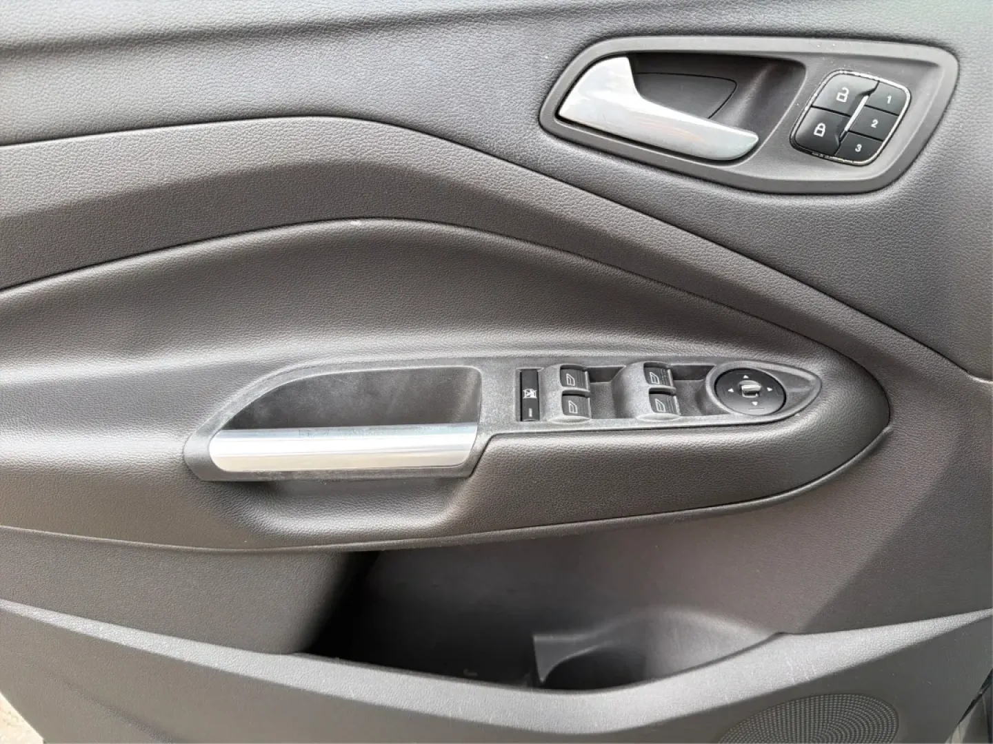 2013 Ford Escape Titanium (1FMCU9J90DU) with an EcoBoost 2L I-4 gasoline direct injection engine, located at 401 Woodman Dr, Riverside, OH, 45431, (937) 908-9800, 39.760899, -84.123421 - **Explore the Open Road with Confidence: 2013 Ford Escape Titanium at Advantage Car and Credit!**<br /> <br /> Are you ready for your next adventure? Whether you're taking the kids to soccer practice, planning weekend getaways, or commuting to work, this 2013 Ford Escape Titanium is the perfect comp - Photo#19