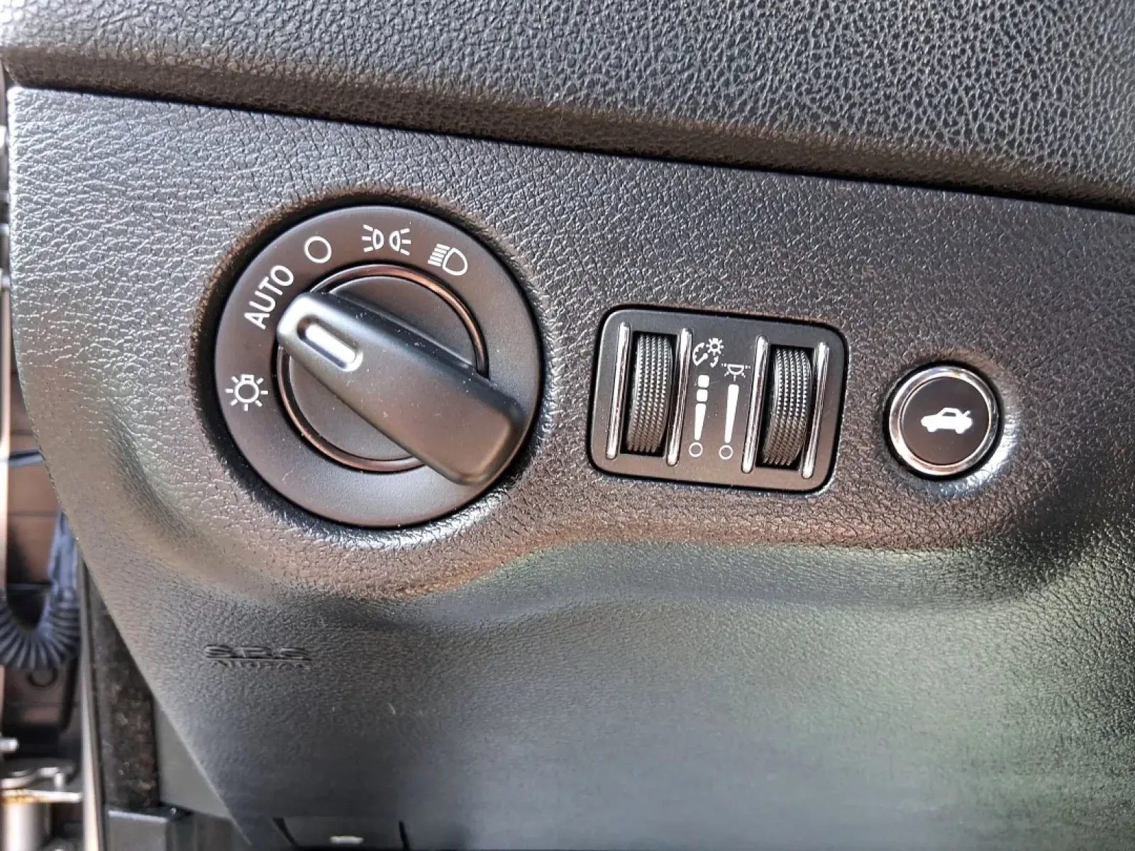 2014 Dodge Charger SE (2C3CDXBG0EH) with an 3.6L V-6 DOHC engine, located at 1951 S Dayton Lakeview Rd., New Carlisle, OH, 45344, (937) 908-9800, 39.890999, -84.050255 - **Unleash Adventure with the 2014 Dodge Charger SE Perfect for Families and Road Warriors!**<br /> <br /> If you're in the market for a versatile vehicle that can handle everything from daily commutes to weekend getaways, look no further than the 2014 Dodge Charger SE. This sedan combines style, co - Photo#17