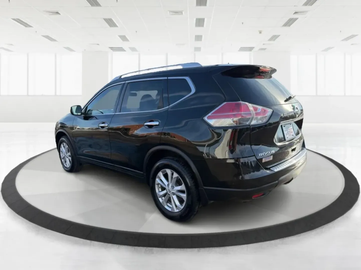 2016 Nissan Rogue SV (KNMAT2MV1GP) with an 2.5L I-4 DOHC engine, located at 880 E. National Road, Vandalia, OH, 45377, (937) 908-9800, 39.891918, -84.183594 - **Experience Adventure with the 2016 Nissan Rogue SV at Advantage Car and Credit - Vandalia!**<br /> <br /> Are you ready to elevate your daily commute or take weekend adventures to the next level? The 2016 Nissan Rogue SV is here to provide you with the perfect blend of comfort, versatility, and ca - Photo#4