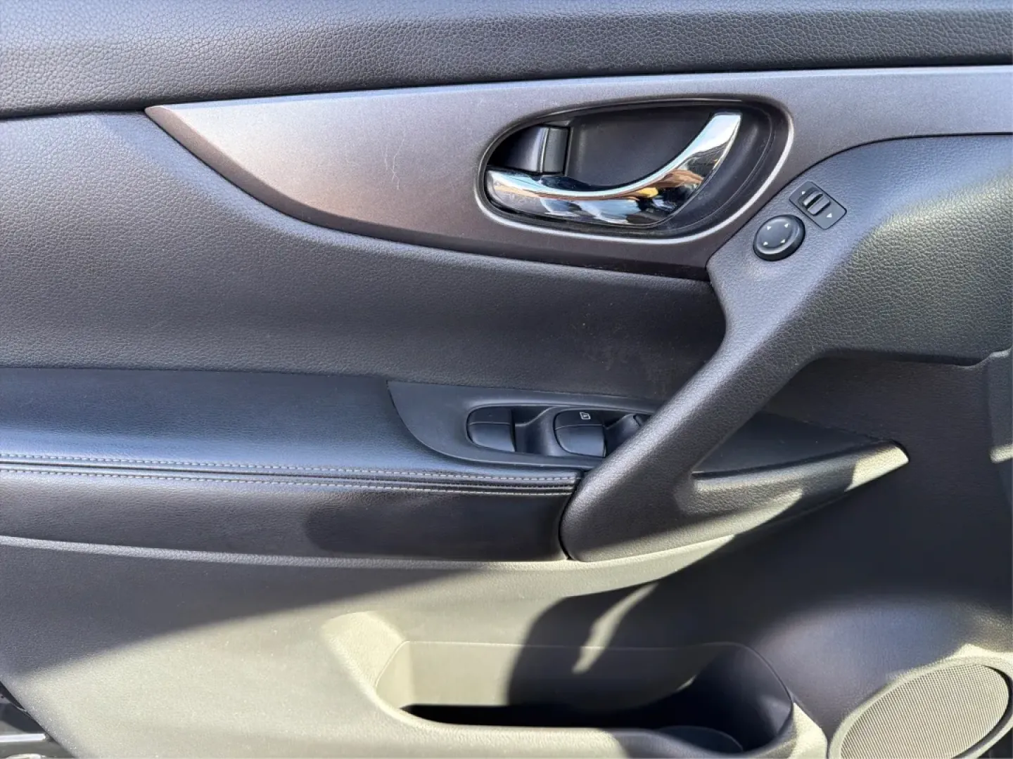 2016 Nissan Rogue SV (KNMAT2MV1GP) with an 2.5L I-4 DOHC engine, located at 880 E. National Road, Vandalia, OH, 45377, (937) 908-9800, 39.891918, -84.183594 - **Experience Adventure with the 2016 Nissan Rogue SV at Advantage Car and Credit - Vandalia!**<br /> <br /> Are you ready to elevate your daily commute or take weekend adventures to the next level? The 2016 Nissan Rogue SV is here to provide you with the perfect blend of comfort, versatility, and ca - Photo#18