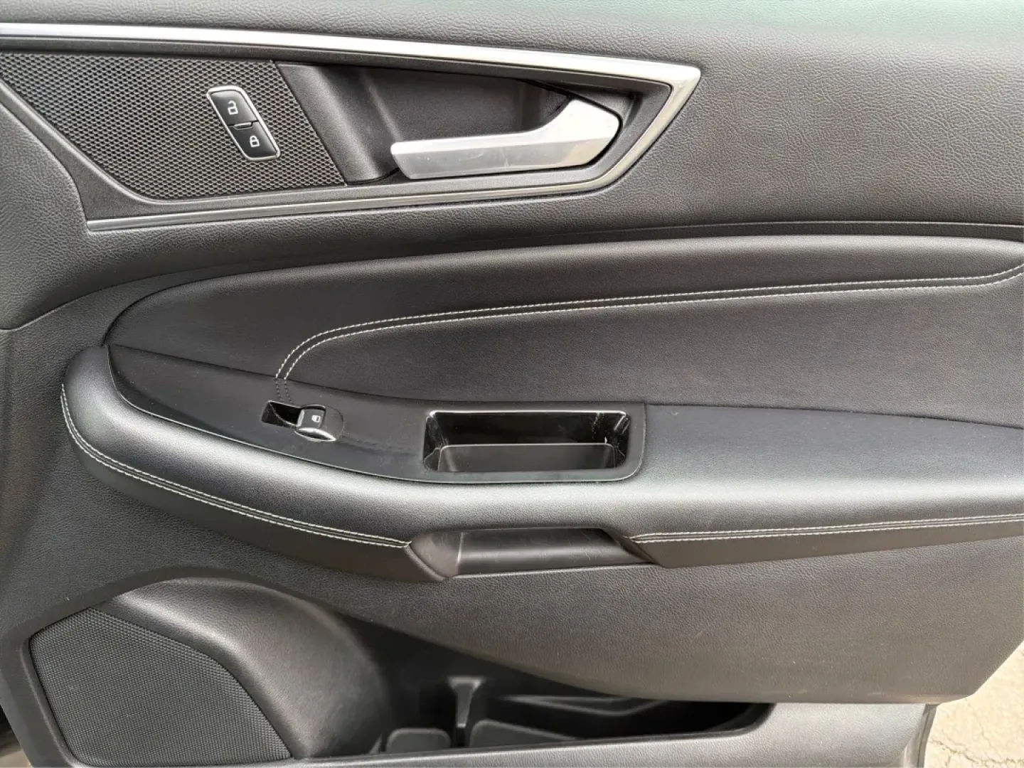 2015 Ford Edge Titanium (2FMTK3K89FB) with an 3.5L V6 DOHC 24V engine, 6A transmission, located at 8750 N County Rd 25A, Piqua, OH, 45356, (937) 908-9800, 40.164391, -84.232513 - **Explore New Horizons with the 2015 Ford Edge Titanium at Advantage Car and Credit**<br /> <br /> If you're on the hunt for a versatile SUV that can handle anything from daily commutes to weekend adventures, look no further than the 2015 Ford Edge Titanium. This sporty utility vehicle is the perfec - Photo#20