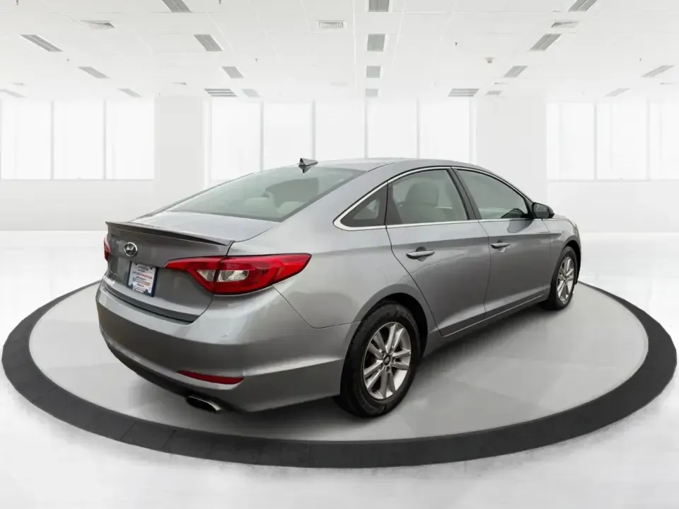 2017 Hyundai Sonata Base (5NPE24AF8HH) with an 2.4L L4 DOHC 16V engine, 7A transmission, located at 4508 South Dixie Dr, Moraine, OH, 45439, (937) 908-9800, 39.689976, -84.218452 - ### Drive Your Dream: 2017 Hyundai Sonata Perfect for Families and Commuters Alike!<br /> <br /> Looking for a reliable sedan that fits seamlessly into your busy lifestyle? The 2017 Hyundai Sonata is here to make every drive a pleasure, whether you're commuting to work, shuttling kids to soccer pra - Photo#2