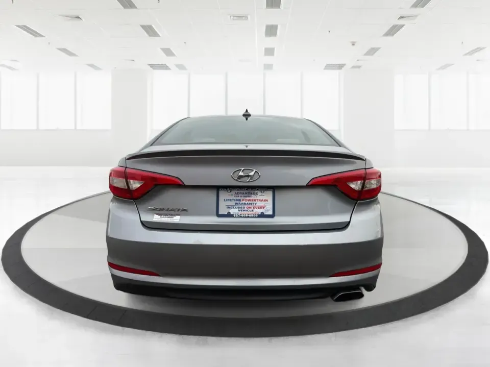 2017 Hyundai Sonata Base (5NPE24AF8HH) with an 2.4L L4 DOHC 16V engine, 7A transmission, located at 4508 South Dixie Dr, Moraine, OH, 45439, (937) 908-9800, 39.689976, -84.218452 - ### Drive Your Dream: 2017 Hyundai Sonata Perfect for Families and Commuters Alike!<br /> <br /> Looking for a reliable sedan that fits seamlessly into your busy lifestyle? The 2017 Hyundai Sonata is here to make every drive a pleasure, whether you're commuting to work, shuttling kids to soccer pra - Photo#3