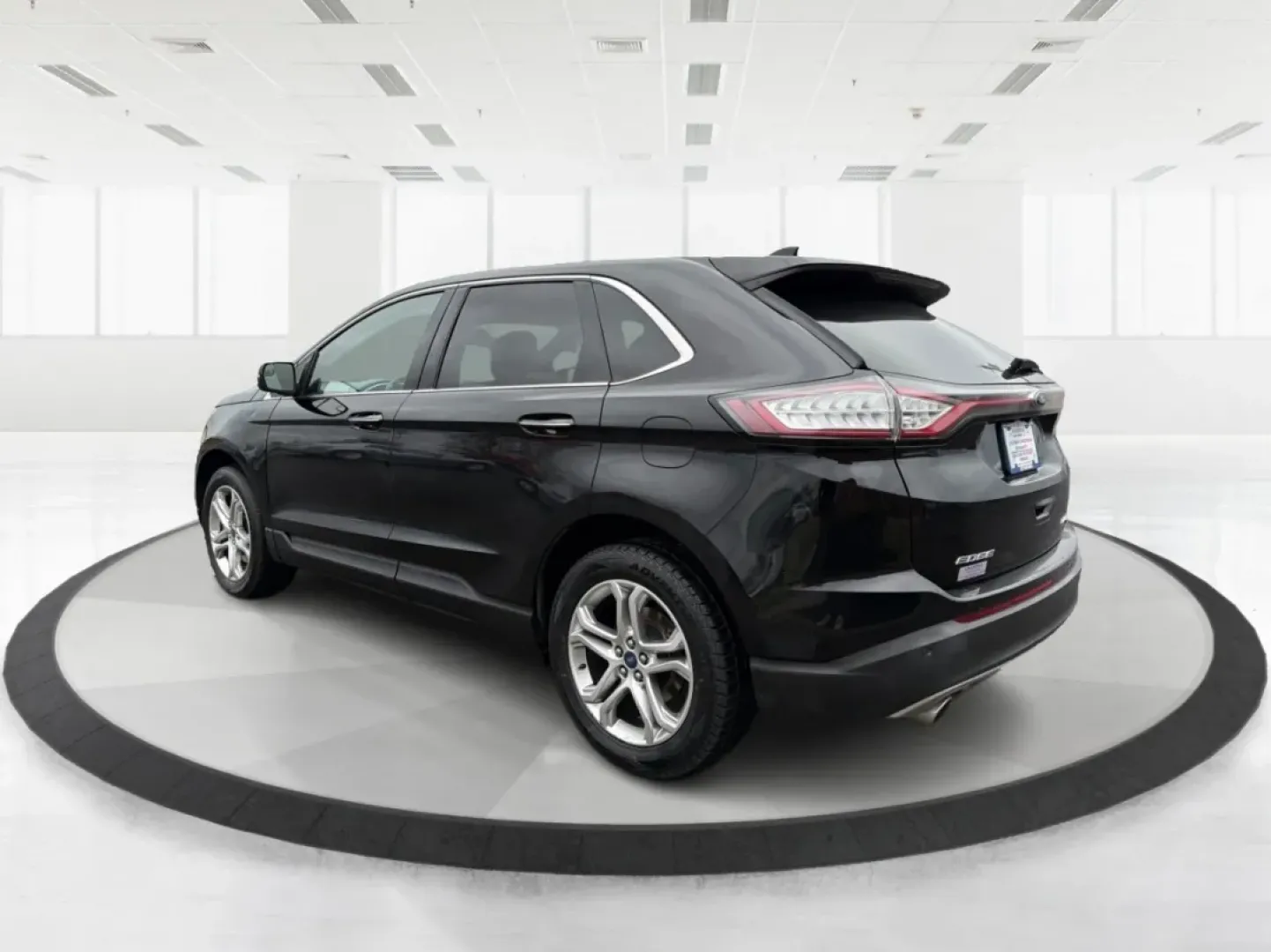 2017 Ford Edge Titanium (2FMPK4K92HB) with an 2.0L L4 DOHC 16V engine, 6A transmission, located at 4508 South Dixie Dr, Moraine, OH, 45439, (937) 908-9800, 39.689976, -84.218452 - **Unleash Adventure with the 2017 Ford Edge Titanium at Advantage Car and Credit Moraine! Experience Comfort, Style, and Affordability!**<br /> <br /> Are you searching for the perfect SUV to enhance your family adventures or accommodate your daily commute in style? Look no further than this stunni - Photo#4