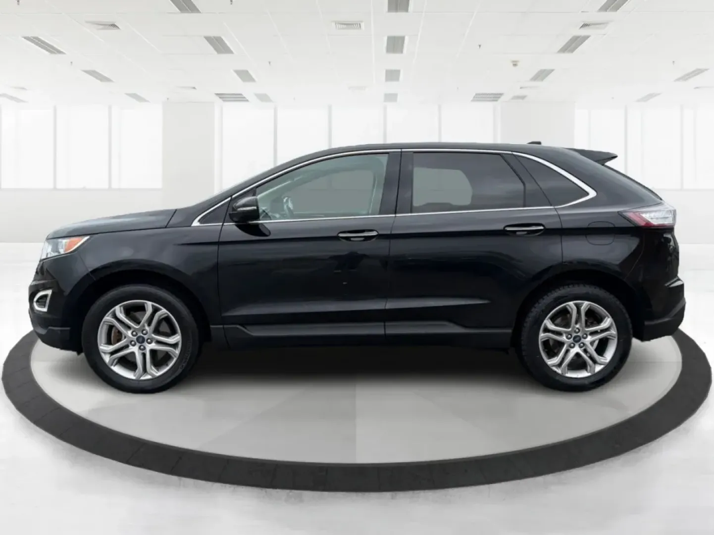 2017 Ford Edge Titanium (2FMPK4K92HB) with an 2.0L L4 DOHC 16V engine, 6A transmission, located at 4508 South Dixie Dr, Moraine, OH, 45439, (937) 908-9800, 39.689976, -84.218452 - **Unleash Adventure with the 2017 Ford Edge Titanium at Advantage Car and Credit Moraine! Experience Comfort, Style, and Affordability!**<br /> <br /> Are you searching for the perfect SUV to enhance your family adventures or accommodate your daily commute in style? Look no further than this stunni - Photo#5