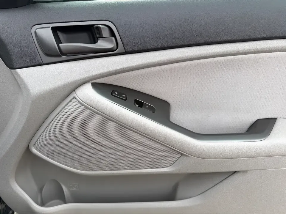 2015 Kia Optima LX (KNAGM4A73F5) with an Theta II 2.4L I-4 gasoline direct injection engine, 6-Speed Automatic transmission, located at 1951 S Dayton Lakeview Rd., New Carlisle, OH, 45344, (937) 908-9800, 39.890999, -84.050255 - Are you looking for a reliable sedan that combines style, comfort, and affordability? Look no further! At Advantage Car and Credit in New Carlisle, OH, we are excited to present this stunning 2015 Kia Optima LX, perfect for anyone from budget-conscious buyers to those needing a dependable vehicle fo - Photo#18