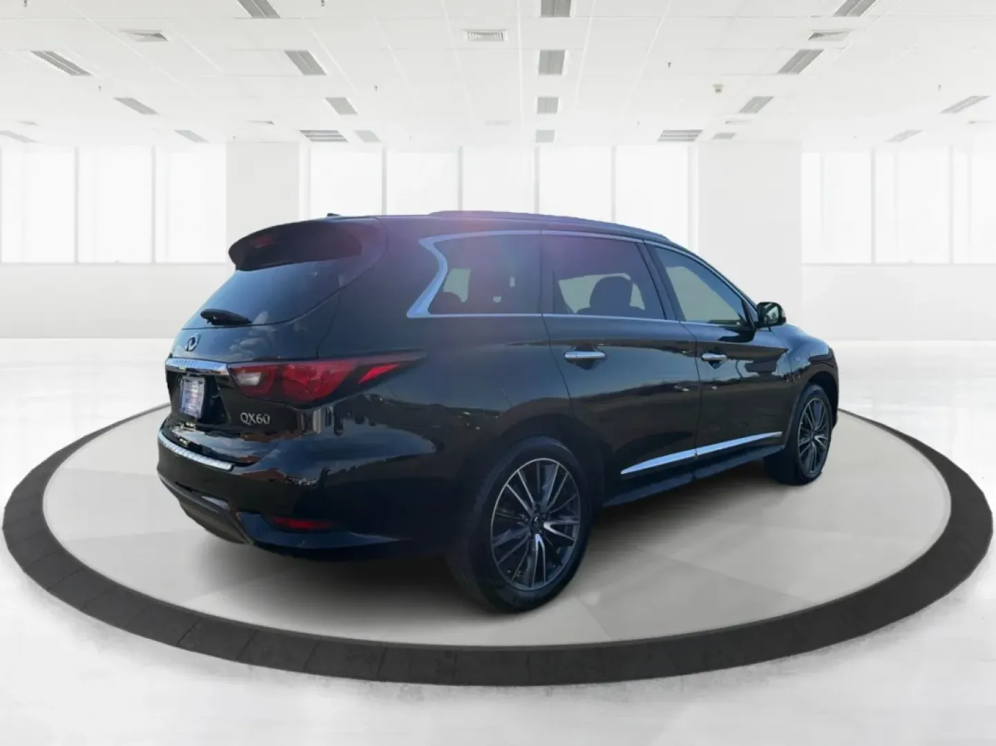 2019 Infiniti QX60 LUXE (5N1DL0MM2KC) with an VQ 3.5L V-6 gasoline direct injection engine, located at 1951 S Dayton Lakeview Rd., New Carlisle, OH, 45344, (937) 908-9800, 39.890999, -84.050255 - **Discover Your Next Adventure with the 2019 Infiniti QX60 at Advantage Car and Credit - Piqua!**<br /> <br /> Are you ready to elevate your family's weekend getaways or daily commutes? The 2019 Infiniti QX60 is the perfect blend of luxury, space, and performance, designed for families, adventure se - Photo#2