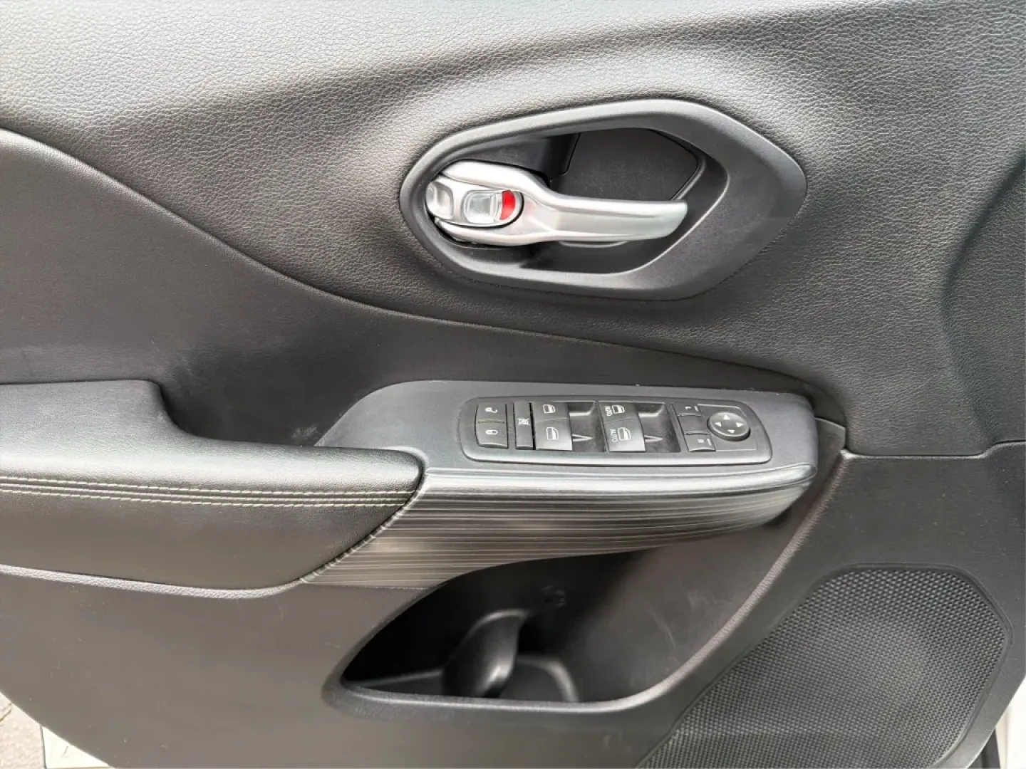 2016 Jeep Cherokee Limited (1C4PJMDB4GW) with an Other engine, located at 401 Woodman Dr, Riverside, OH, 45431, (937) 908-9800, 39.760899, -84.123421 - **Explore Adventure with the 2016 Jeep Cherokee Limited Your Ultimate Crossover Companion!**<br /> <br /> Are you ready to elevate your lifestyle with a vehicle that adapts to your needs? The 2016 Jeep Cherokee Limited is the perfect blend of comfort, style, and versatility, making it an ideal choi - Photo#19