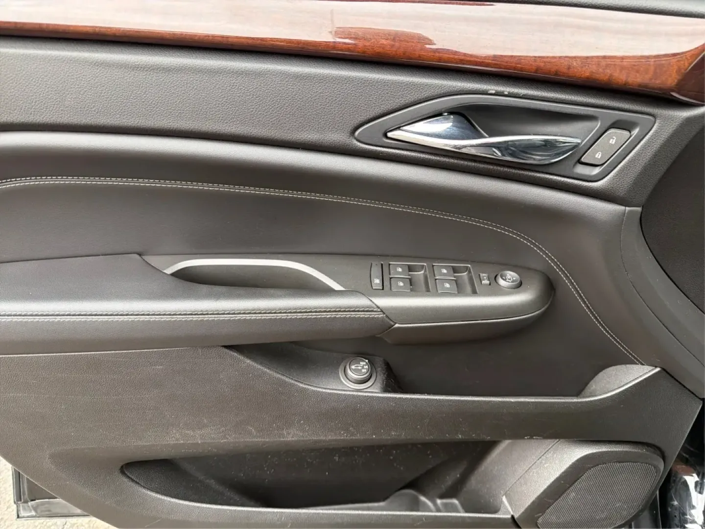 2012 Cadillac SRX Luxury Collection (3GYFNAE33CS) with an 3.6L V-6 gasoline direct injection engine, located at 401 Woodman Dr, Riverside, OH, 45431, (937) 908-9800, 39.760899, -84.123421 - **Experience the Luxury of the 2012 Cadillac SRX: Your Perfect Family SUV Awaits!**<br /> <br /> Are you in search of a vehicle that seamlessly marries style, comfort, and practicality? Whether you're looking for a family-friendly SUV for school drop-offs, a reliable companion for long commutes, or - Photo#18